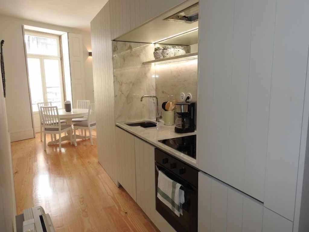 Oporto Delight 1 Luxury Apartment In Historic Center With Balcony Max 4 P Экстерьер фото
